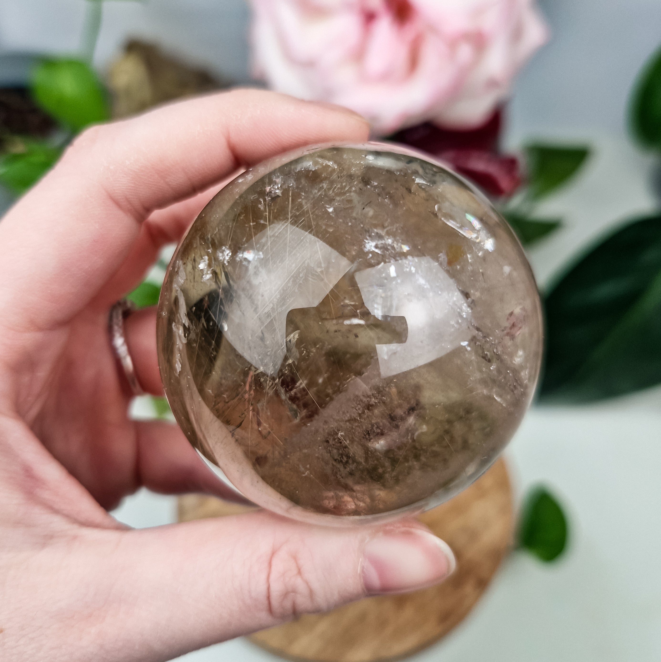 Rauchquarz mit Silber Rutil Kugel