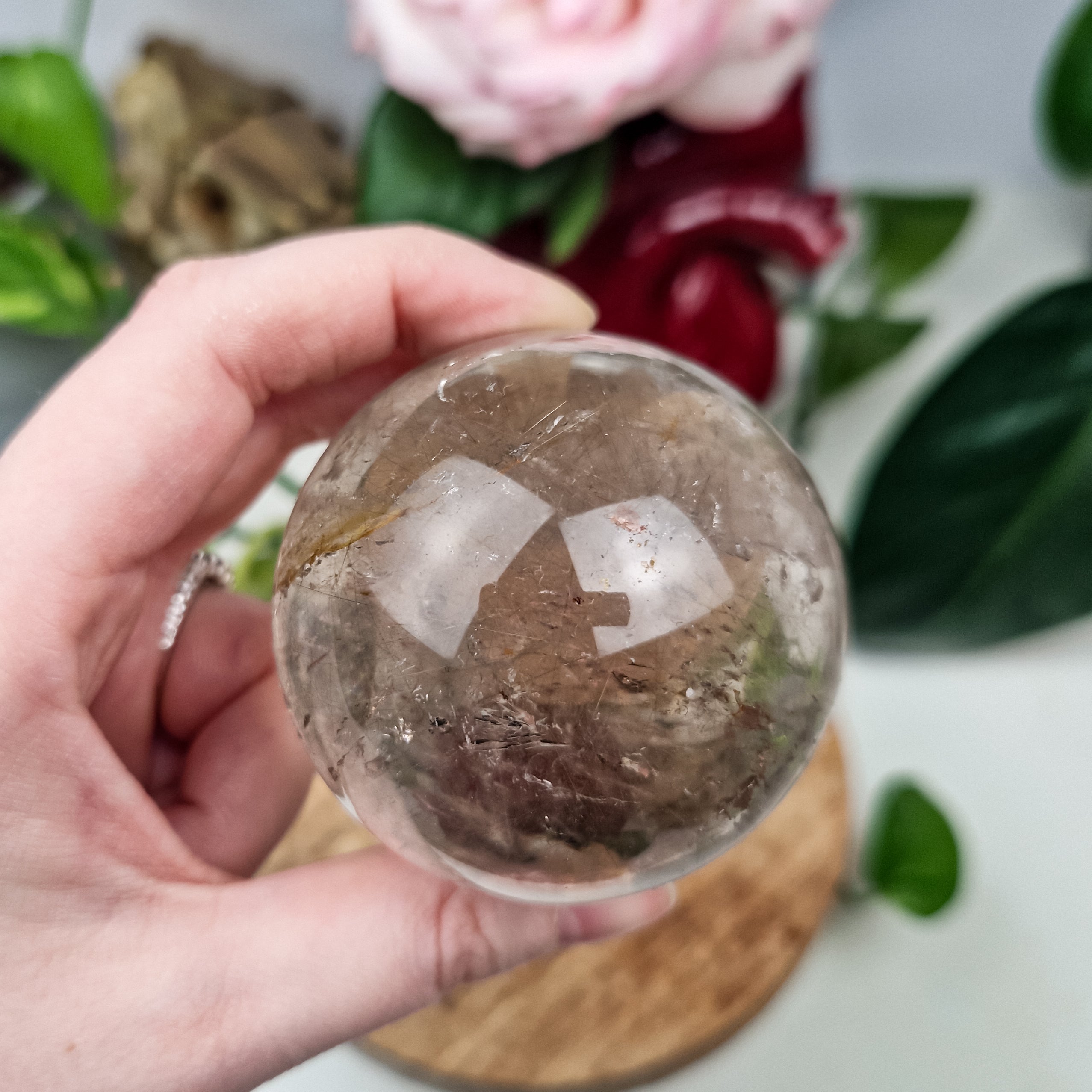 Rauchquarz mit Silber Rutil Kugel