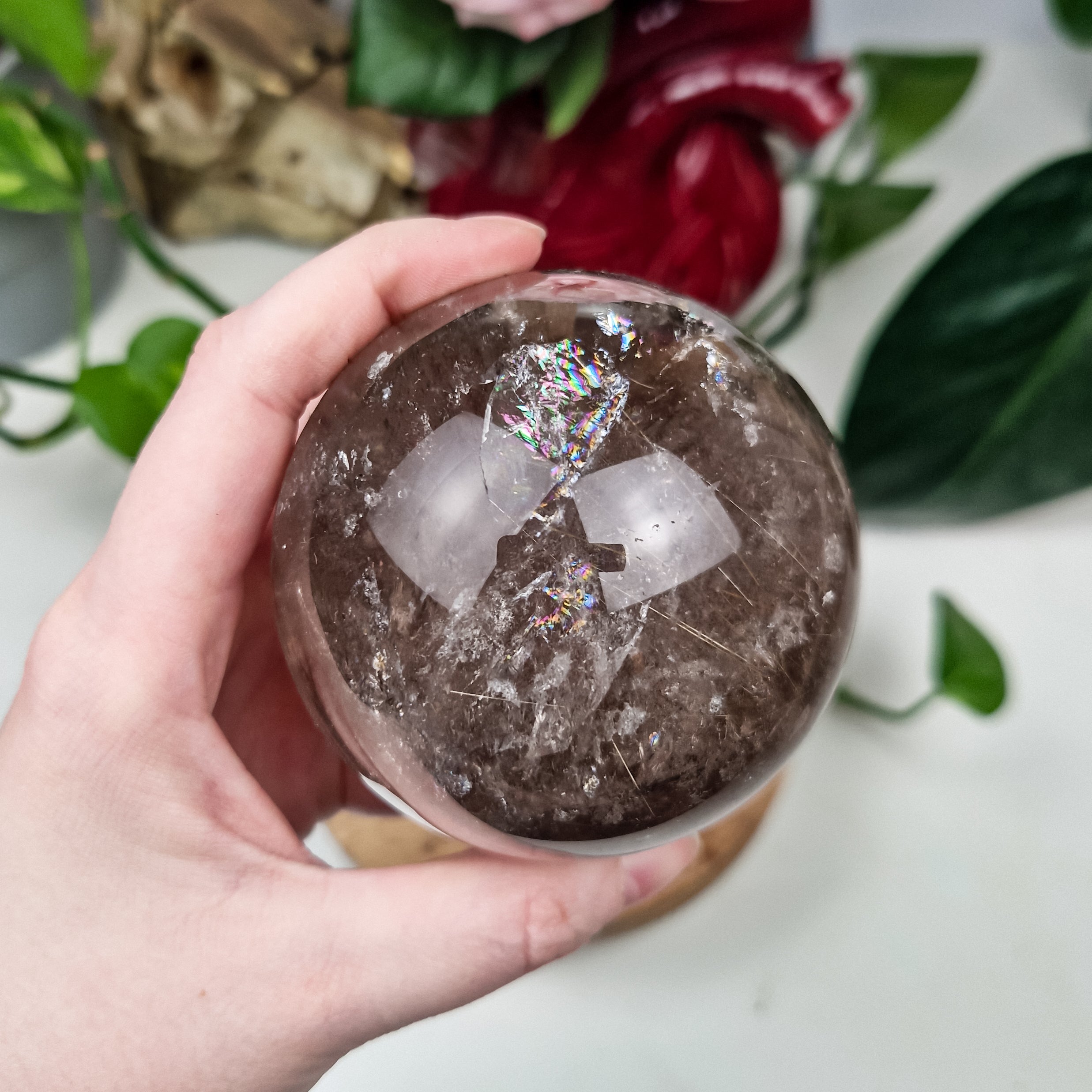 Rauchquarz mit Gold Rutil Kugel