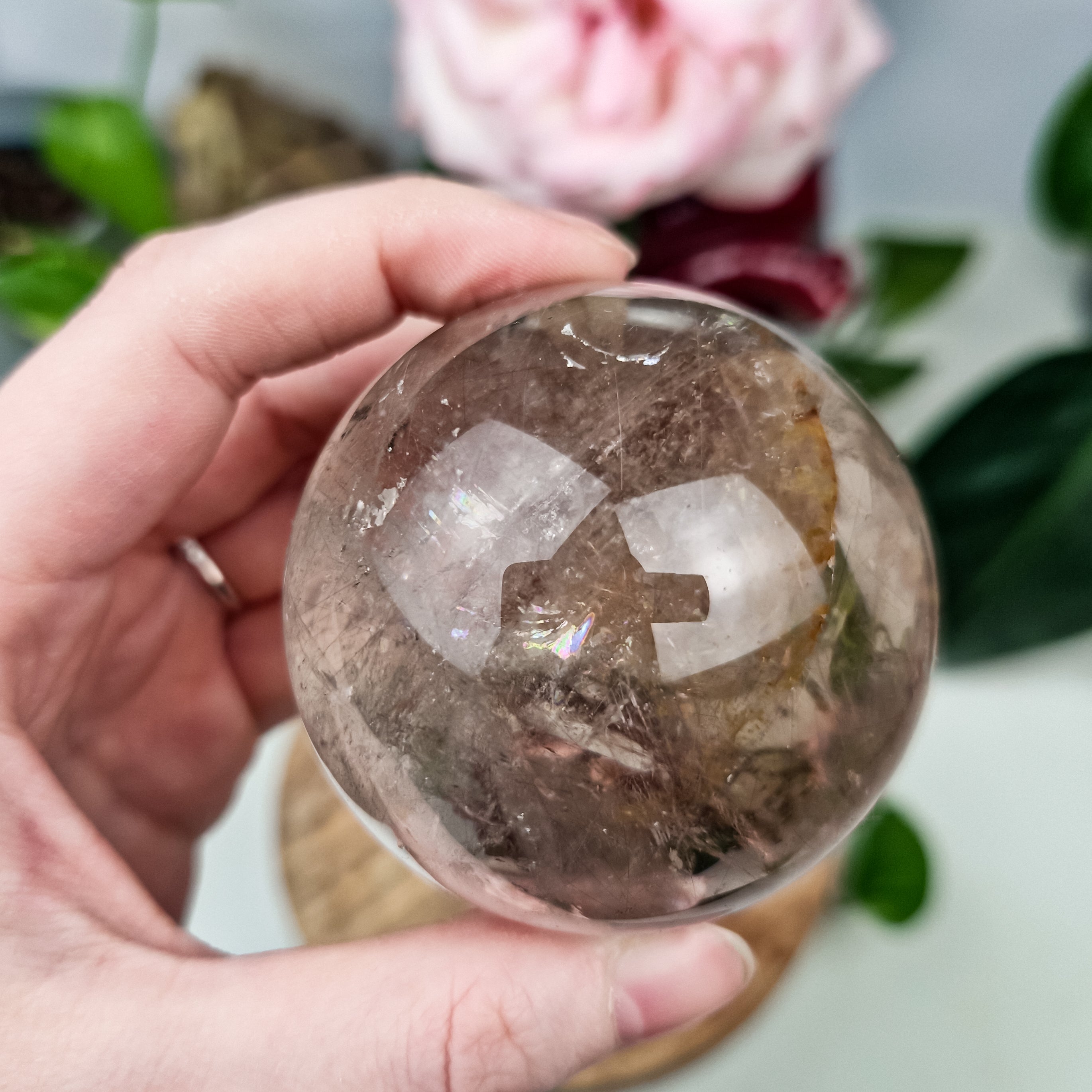 Rauchquarz mit Silber Rutil Kugel