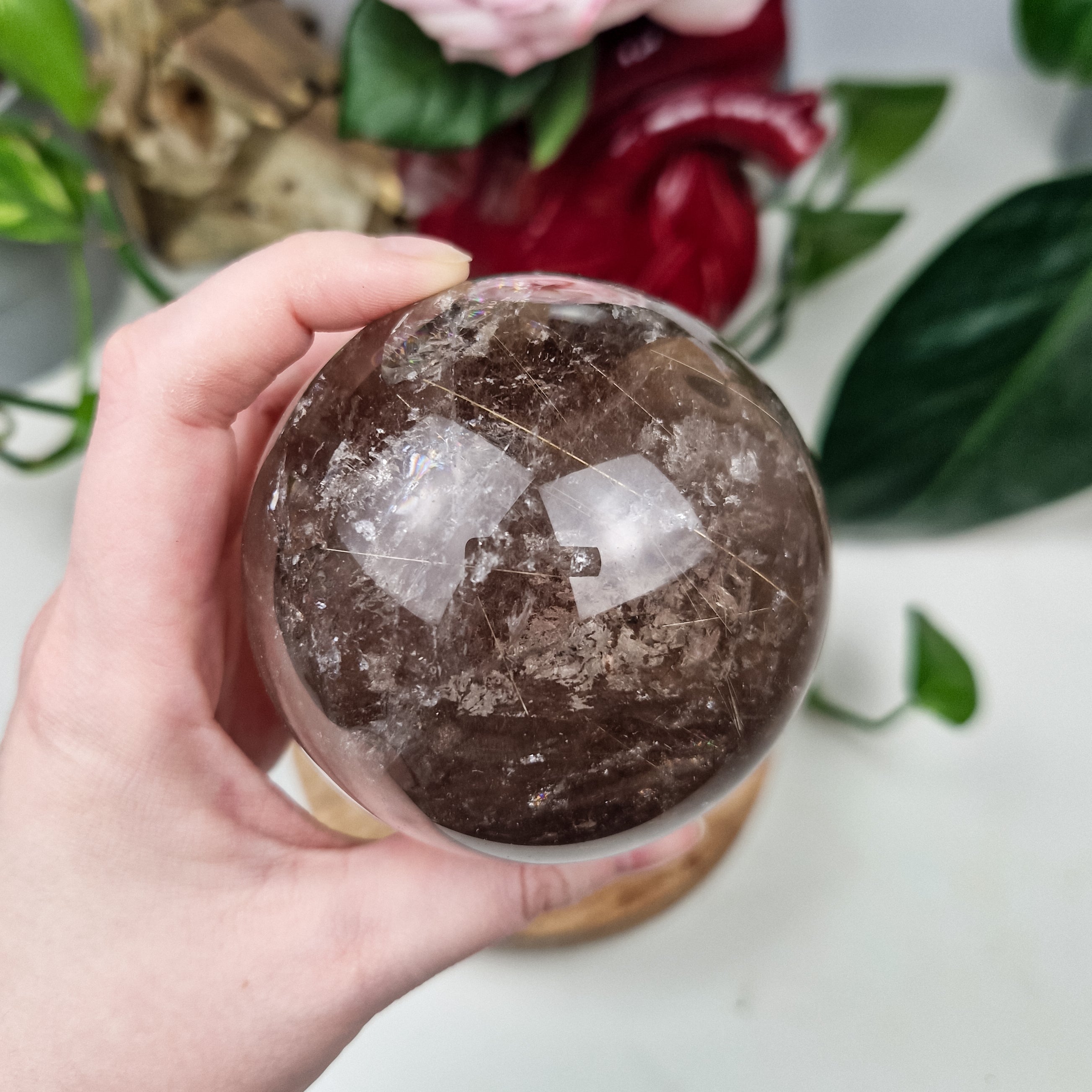 Rauchquarz mit Gold Rutil Kugel